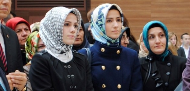 Erdoğan'ın kızları Özgecan'ın evinde