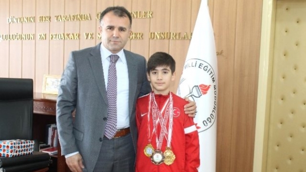 Şampiyon Tekvandocu'dan Sultanoğluna Ziyaret