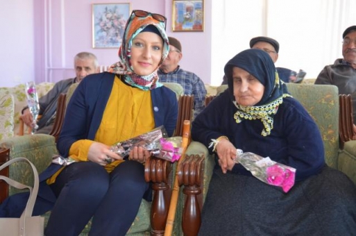 Burdur'da Öğrencilerden Anlamlı Ziyaret
