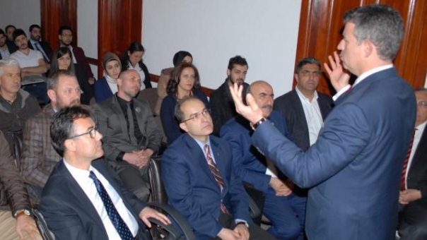 Feyzioğlu Burdur'da  Hukuk Dersi Verdi