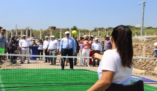  5 bin yıllık tarihi Perge’nin surları arasında ilk tenis maçı 