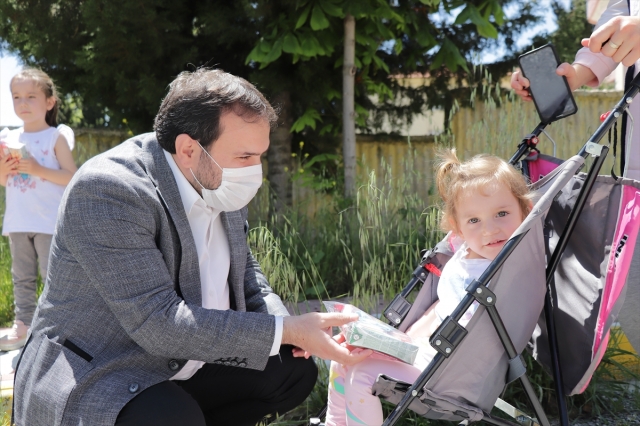 Akseki Belediye Başkanı Özkan'dan çocuklara hediye