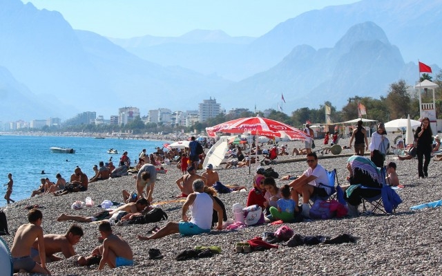 Antalya 4,5 ayda nüfusu kadar yabancı turist ağırladı