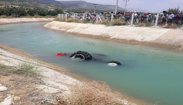Antalya’da traktör su kanalına devrildi: 1 ölü 
