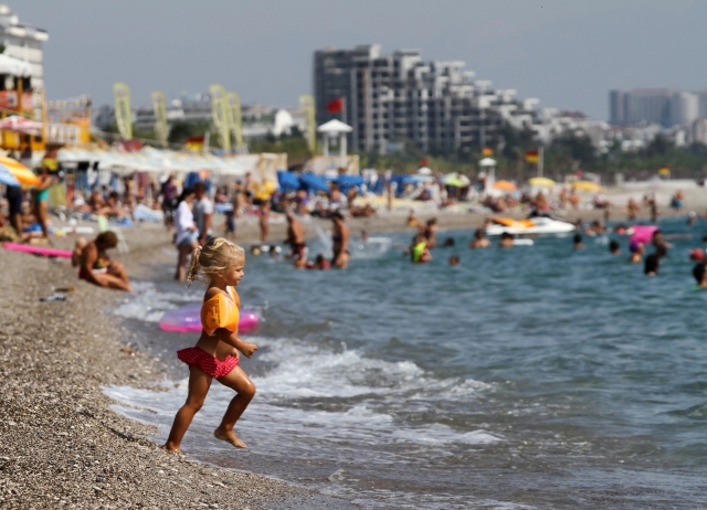  Antalya’da yazdan kalma günler yaşanıyor