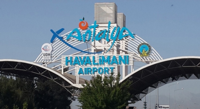 Antalya Havalimanı'na saatte 20 uçak indi