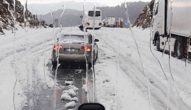 Antalya-Konya karayolunda Mayıs ayında ulaşıma kar engeli 