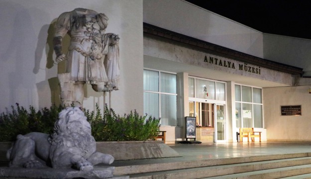 Antalya müze ve ören yerlerine ziyaretçi akını
