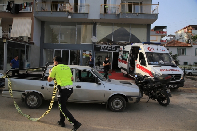 Antalya'da iş yerinde silahlı saldırıya uğrayan kişi hayatını kaybetti