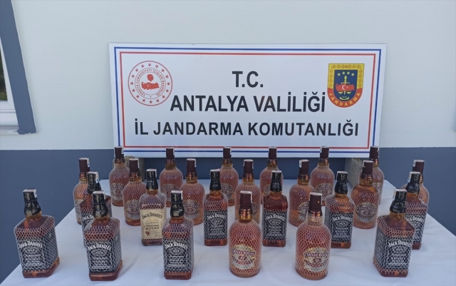 Antalya'da 25 litre sahte içki ele geçirildi
