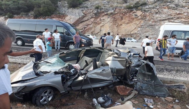 Antalya'da feci kaza: 2 ölü, 2 ağır yaralı 