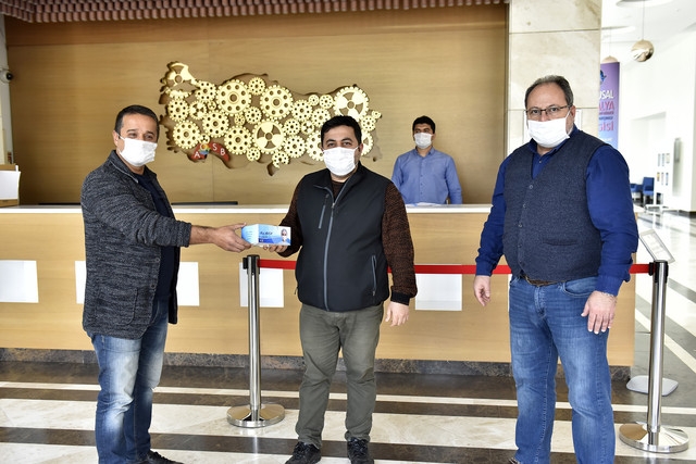 Antalya'da firmalara 50 bin adet maske dağıtıldı