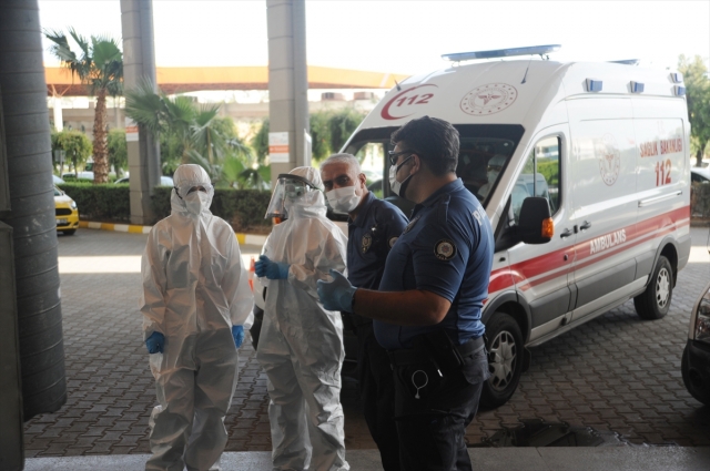  Antalya'da hastaneden kaçan koronavirüs şüphelisi otogarda yakalandı

