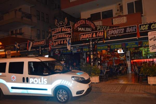 Antalya'da iş yerinin kundaklanma anı güvenlik kamerasında