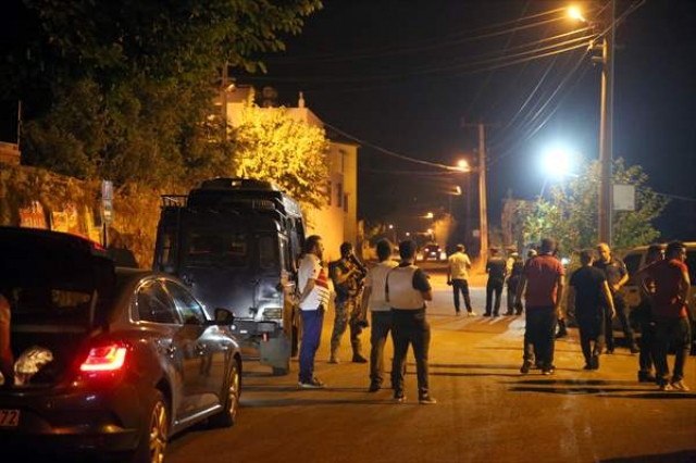 Antalya'da mahalle bekçilerine pompalı tüfekle ateş açıldı