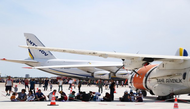 Antalya'da milyon dolarlık dev uçaklar gölgelik oldu