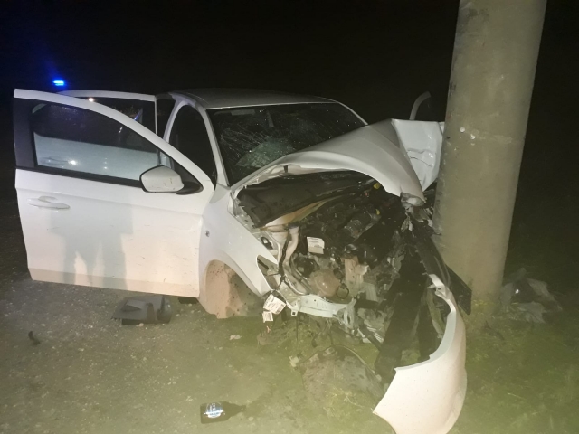 Antalya'da otomobil direğe çarptı: 2 ölü, 1 yaralı