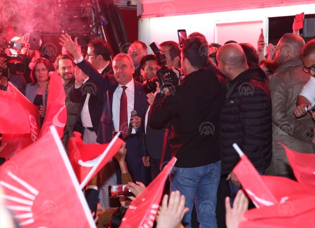 ​Antalya'da seçim kutlaması