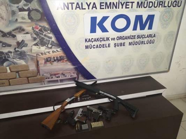 ​Antalya'da silah kaçakçılığı operasyonu 