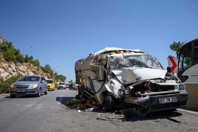 Antalya'da trafik kazaları: 7 yaralı