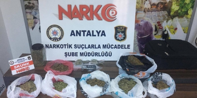 Antalya'da uyuşturucu satıcılarına yönelik operasyonlarda 41 zanlı tutuklandı