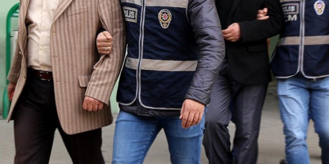 Antalya'da yakalanan 5 kaçakçıdan 2'si tutuklandı