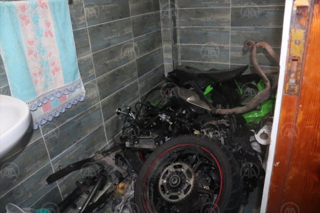 Antalya'da yarış motosikletleri çaldığı öne sürülen 3 şüpheli yakalandı