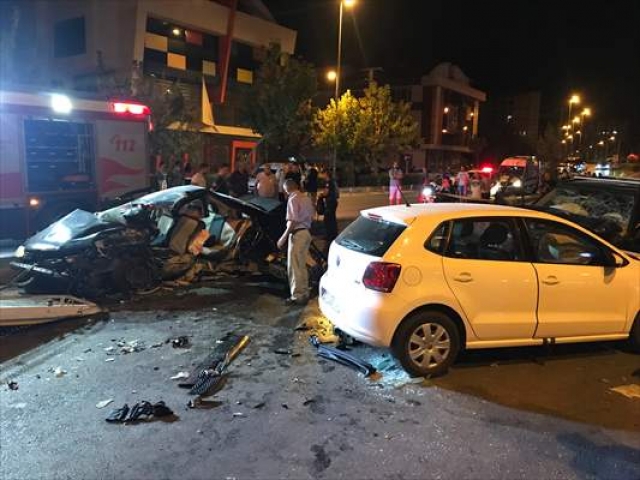 Antalya'da zincirleme trafik kazası: 2 ölü, 6 yaralı