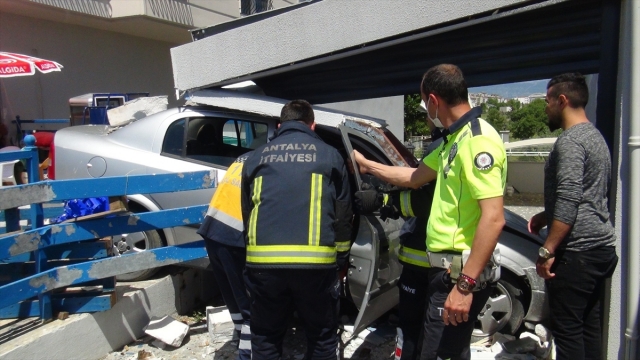 Antalya'daki trafik kazasında Kazada 3 kişi yaralandı