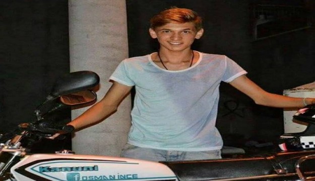  Arkadaşlarıyla havuza giren motosikletli genç dönüş yolunda kazada hayatını kaybetti 