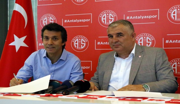 Bülent Korkmaz, Antalyaspor ile 1+1 yıllık sözleşme imzaladı   
