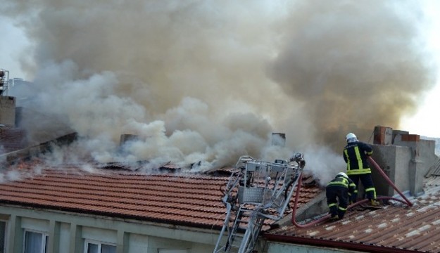 ​Burdur’da çatı yangını korkuttu