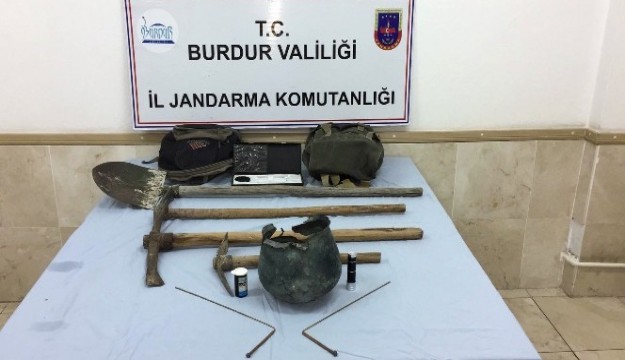 Burdur’da kaçak kazı operasyonu