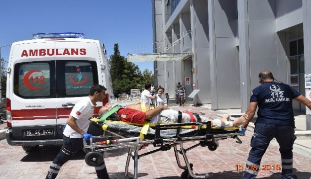 Burdur’da minibüs refüje devrildi: 8 yaralı