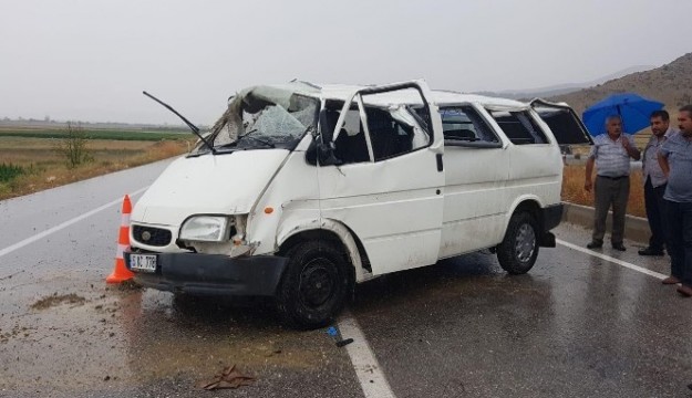 Burdur’da trafik kazası: 3 yaralı
