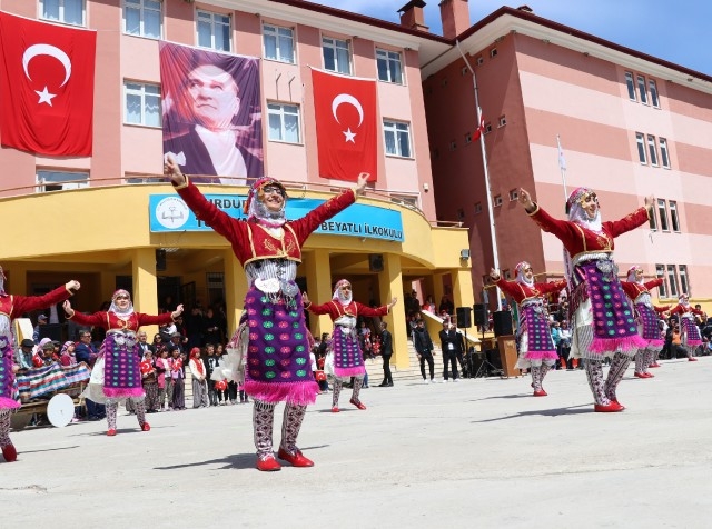  Burdur'da 23 Nisan Ulusal Egemenlik ve Çocuk Bayramı kutlandı