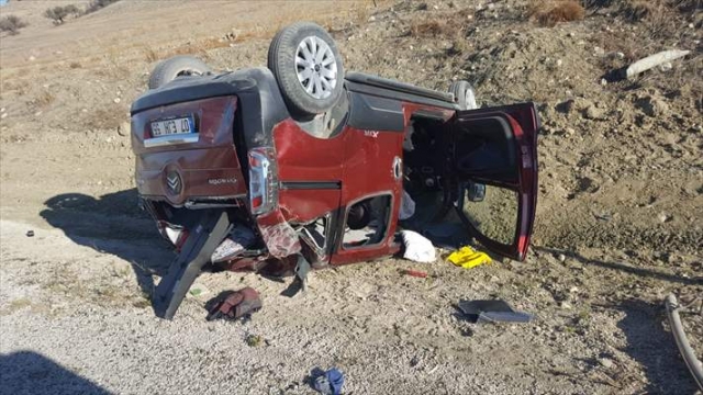 Burdur'da Çocuğun kullandığı otomobil devrildi: 7 yaralı