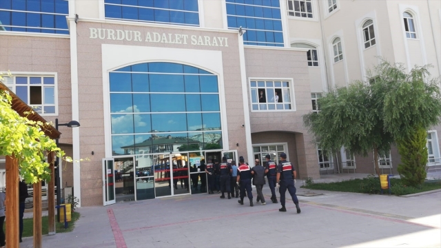 Burdur'da FETÖ/PDY operasyonunda 3 kişi gözaltına alındı