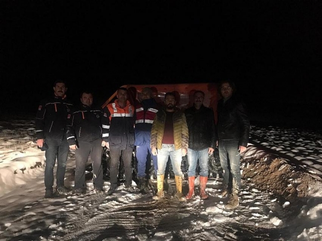 Burdur'da karda mahsur kalan kişiler kurtarıldı