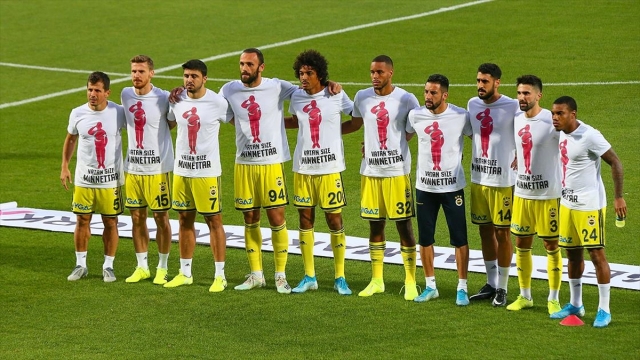 Fenerbahçeli futbolculardan Mehmetçik'e destek