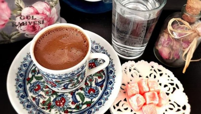 Gülün Başkenti Isparta'da Kırk Yıl Hatırı Olan Güllü Türk Kahvesi ve Lokumuna Doymak Mümkün