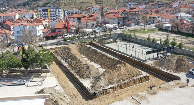 Isparta Belediyesi, Şehit Burhan Açıkkol Ortaokulu'na Kapalı Spor Salonu İnşaatına Başladı