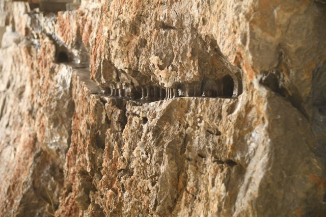Isparta’da dev mermere işlenen Ergenekon Destanı canlandırması müzeye vinçle yerleştirilecek