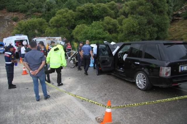 Isparta'da otomobil ile cip çarpıştı: 3 ölü, 1 yaralı