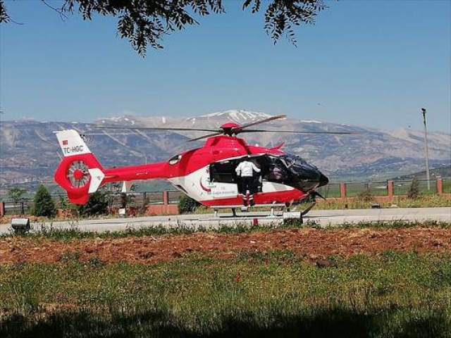 Kahramanmaraş'ta ambulans helikopter yaşlı adam için havalandı
