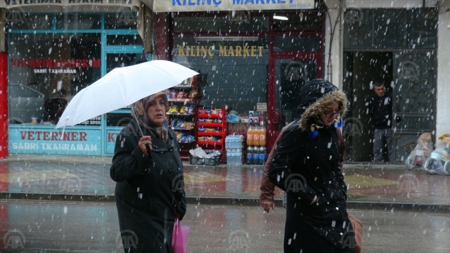 Kahramanmaraş'ta baharda kar sürprizi