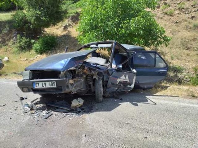 Kahramanmaraş'ta iki otomobil çarpıştı: 13 yaralı