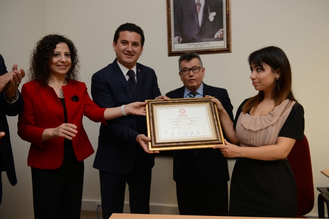 Kumluca Belediye Başkanı Köleoğlu mazbatasını aldı