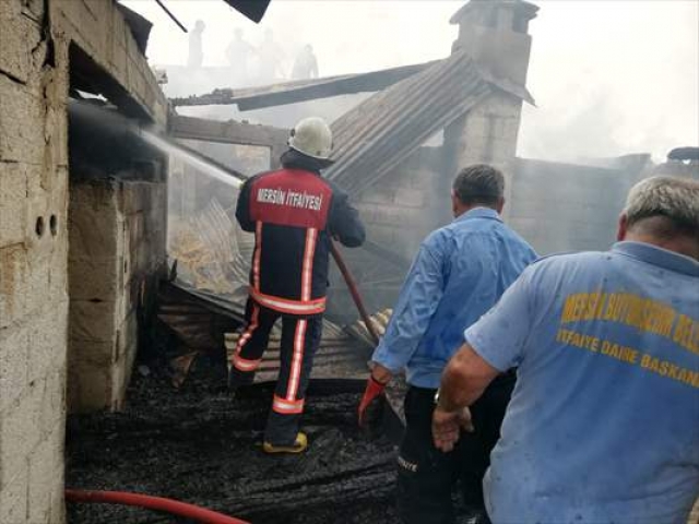 Mersin'de çiftlik evinde yangın