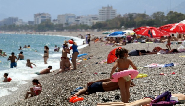 Meteoroloji uyardı Antalyalılar sahillere akın etti 